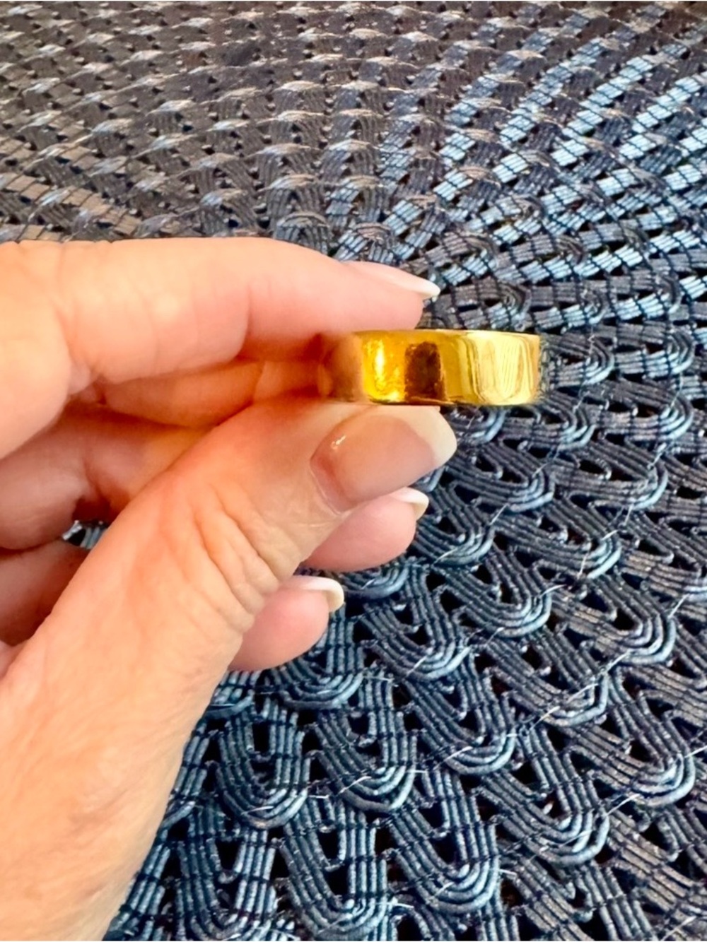 Oura Ring 4 – Gold – Size 11 - Picture 9 of 13
